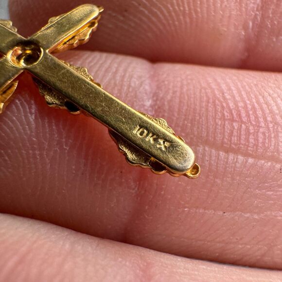 Black Hills Gold 10k Cross Pendant Small Multi Color Grapes Leaves South Dakota - Picture 7 of 8